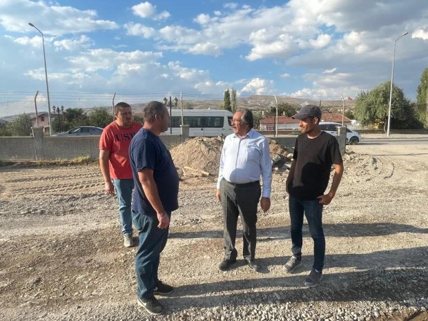 Belediye Başkanımız, İlçemizin yeni Hükümet Konağı’nın hızla devam eden temel atma çalışmalarını yerinde inceleyerek çalışmalar hakkında bilgi aldı.