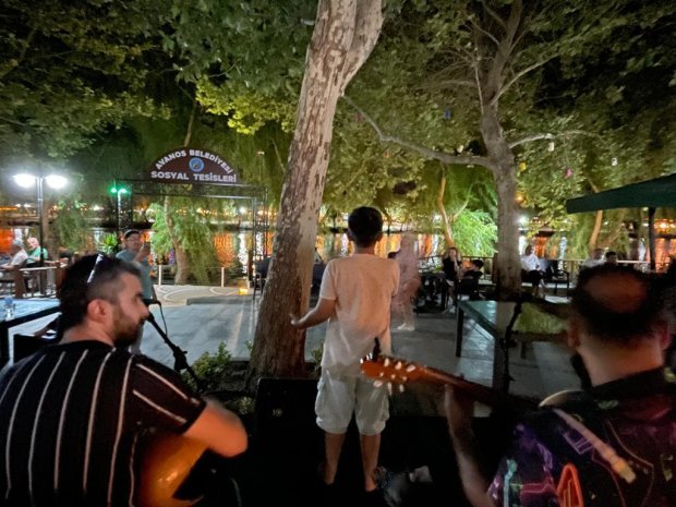 Avanos Belediyesi Kızılırmak Sosyal Tesisleri’nde Müzik ve Coşku Dolu Geceler!