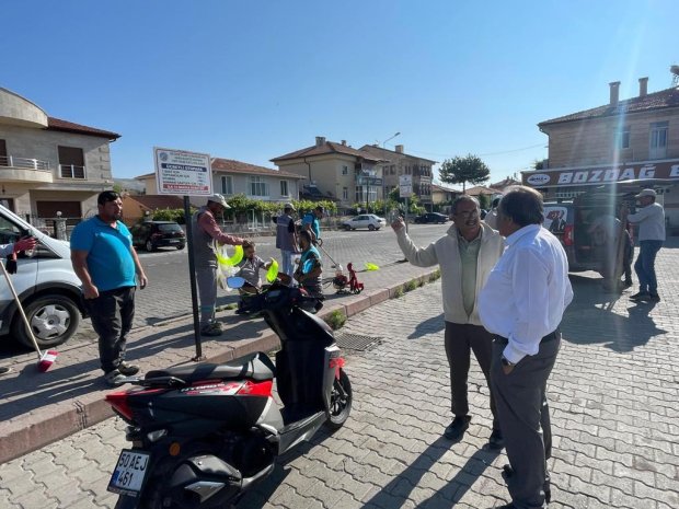 Belediye Başkanımız Sn. Mustafa Kenan Sarıtaş, güne belediye ekiplerimizle birlikte sahada başladı.