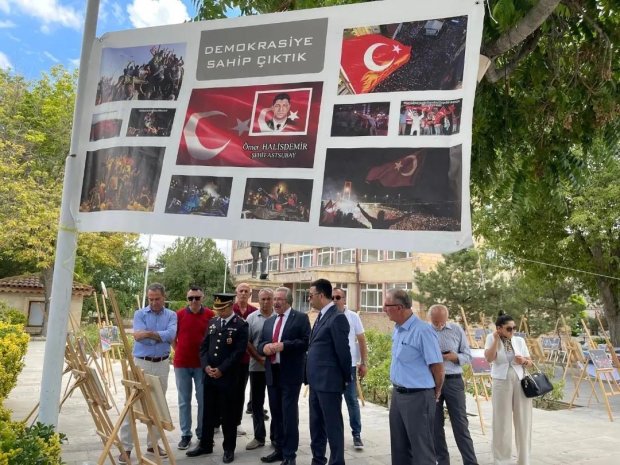 15 Temmuz Demokrasi ve Milli Birlik Günü Anma Programı Kapsamında İlçe Protokolümüzün Katılımı İle Fotoğraf Sergisinin Açılışını Yaptık