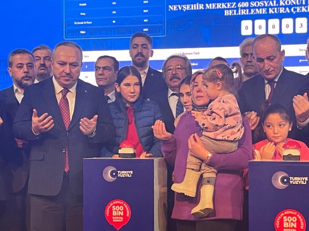 AVANOS 189 TOKİ SOSYAL KONUT KURA ÇEKİMİ YOĞUN KATILIMLA GERÇEKLEŞTİRİLDİ