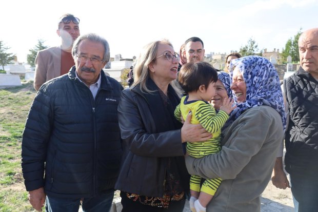 TBMM MHP Grup Başkan Vekili ve Nevşehir Milletvekilimiz Sayın Prof. Dr. Filiz Kılıç ve Belediye Başkanımız Sayın Mustafa Kenan Sarıtaş arefe günü kabir ziyaretlerinde bulundular.