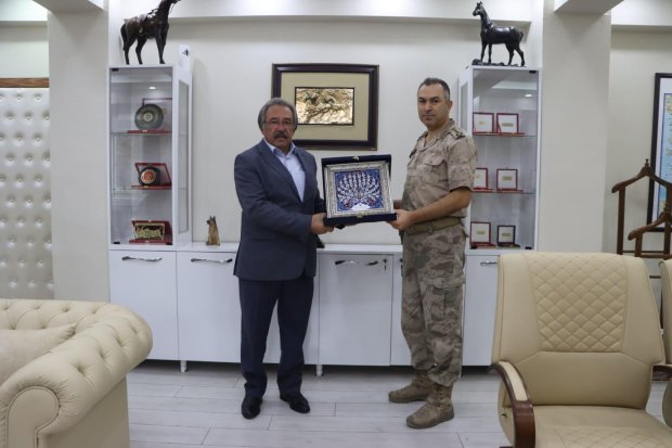Belediye Başkanımız Sayın Mustafa Kenan, Nevşehir JAKEM Komutanı Jandarma Albay Sayın Hüseyin Fırat'ı makamında ziyaret etti.