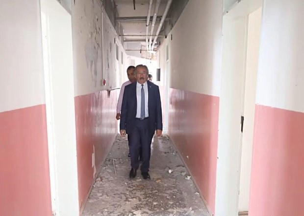 Belediye Başkanımız Mustafa Kenan Sarıtaş, eski yurt binasında incelemeler yaptı.