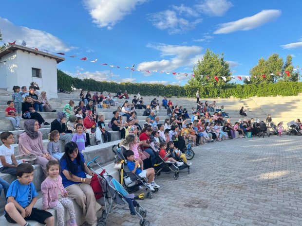 Avanos Belediyesi ve Göreme Belediyesi iş birliğinde, Kapadokya At ve Atçılık Kültür Festivali etkinlikleri kapsamında çocuklara yönelik Tiyatro oyunu düzenlendi.