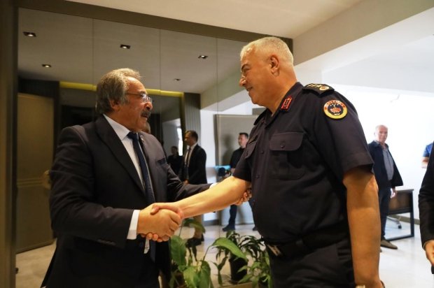 Nevşehir İl Jandarma Komutanı Sayın Kıdemli Albay Mehmet Çelik ve Avanos Kaymakamımız Sayın Osman Bilici, Belediye Başkanımız Sayın Mustafa Kenan Sarıtaş’ı makamında ziyaret ettiler.