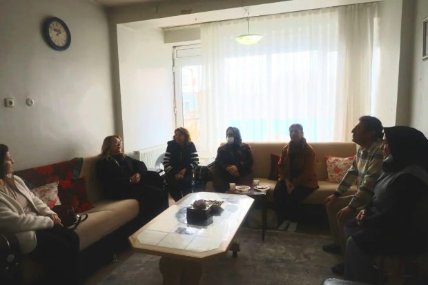 TBMM MHP Grup Başkanvekili ve Nevşehir Milletvekilimiz Sn. Prof. Dr. Filiz Kılıç ile Belediye Başkanımız Sn. Mustafa Kenan Sarıtaş ilçemizde geçtiğimiz günlerde vefat eden merhum Yakup Özüberk ve merhume Müzeyyen Küçük’ün ailelerine taziye ziyaretinde bul