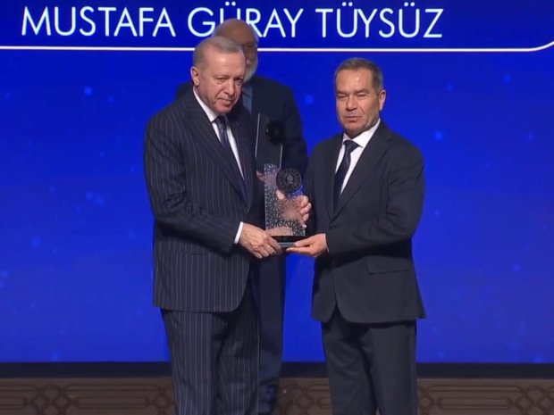 MUSTAFA GÜRAY TÜYSÜZ’E KÜLTÜR VE TURİZM BAKANLIĞI’NDAN “YAŞAYAN İNSAN HAZİNELERİ – YAŞAYAN MİRAS MÜZESİ” ÖZEL ÖDÜLÜ