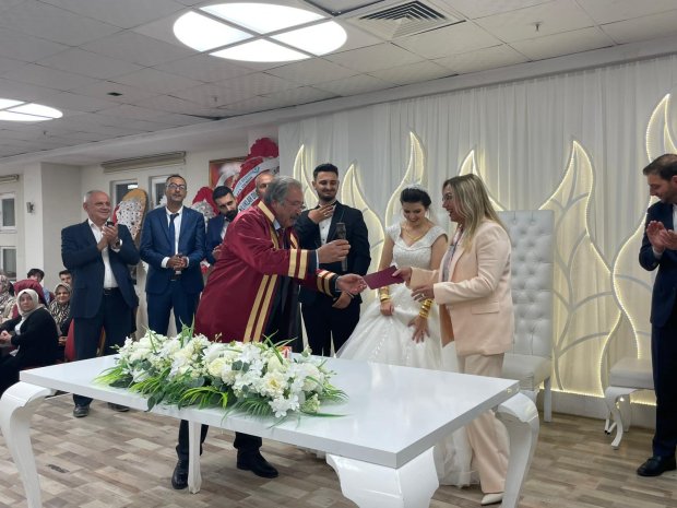 Belediye Başkanımız Sayın Mustafa Kenan Sarıtaş, MHP Nevşehir İl Başkanı Sayın Adnan Doğu'nun kızının nikahını kıydı.
