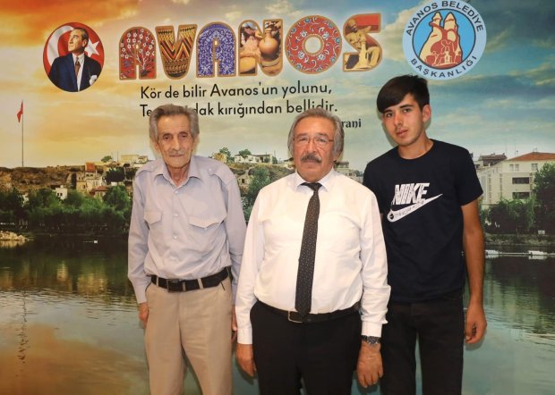 Belediye Başkanımız Mustafa Kenan Sarıtaş'ı ziyarete gelen hemşehrilerimize nazik ziyaretleri için teşekkür ederiz.