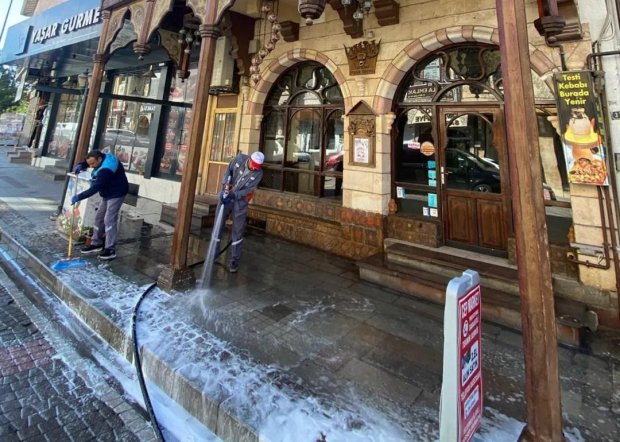 Yol, Kaldırım ve Çöp Konteynerlarında Temizlik Çalışmaları