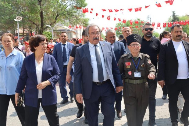 19 Mayıs Atatürk'ü Anma Gençlik ve Spor Bayramı Kutlamaları Bayrak Yürüyüşü ile Başladı