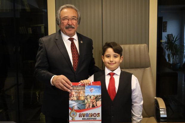 23 Nisan Ulusal Egemenlik ve Çocuk Bayramı kapsamında, Belediye Başkanımız Sayın Mustafa Kenan Sarıtaş, başkanlık koltuğunu sembolik olarak çocuklara devretti.