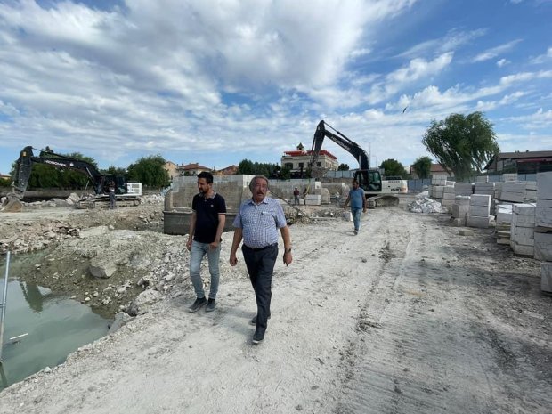 Belediye Başkanımız Tarihi Taş Köprü’müzde devam eden restorasyon çalışmalarını yerinde inceldi.