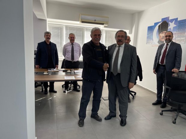 Belediye Meclis Üyemiz, Plan ve Bütçe Komisyon Üyesi Sn. Mustafa Seklem'in doğum günü olması nedeniyle kendisine sürpriz doğum günü kutlaması yapıldı.