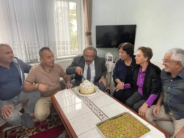 İlçemizin değerli sakinlerinden Kenan ve Gülsen Bağdatlı çiftinin daveti üzerine evlerine ziyarette bulunuldu.