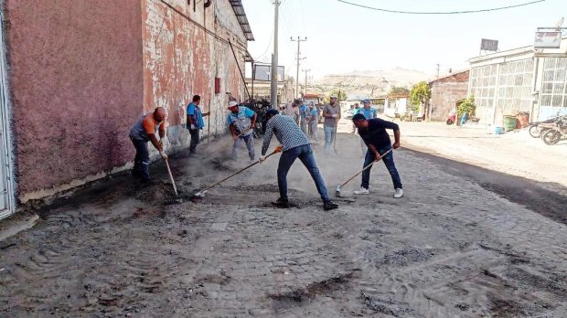 Destek Hizmetleri Müdürlüğüne bağlı ekiplerimiz, ilçemiz Sanayi Bölgesinde iş makineleri ile yol, kaldırım, çöp ve sanayi atığı temizliği gerçekleştirdiler.