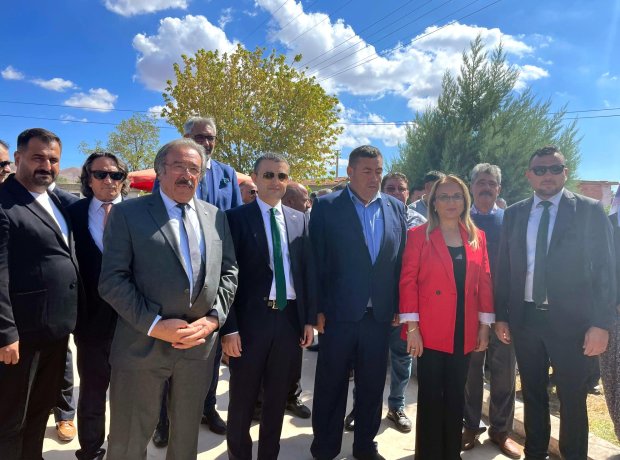 MHP Grup Başkanvekili ve Nevşehir Milletvekilimiz Prof. Dr. Filiz Kılıç, Avanos Kaymakamı Osman Bilici ve Belediye Başkanımız Mustafa Kenan Sarıtaş Ayhanlar İlkokulu tarafından hazırlanan 2024-2025 Eğitim - Öğretim Yılı Okul heyecanı kutlama programı ve A