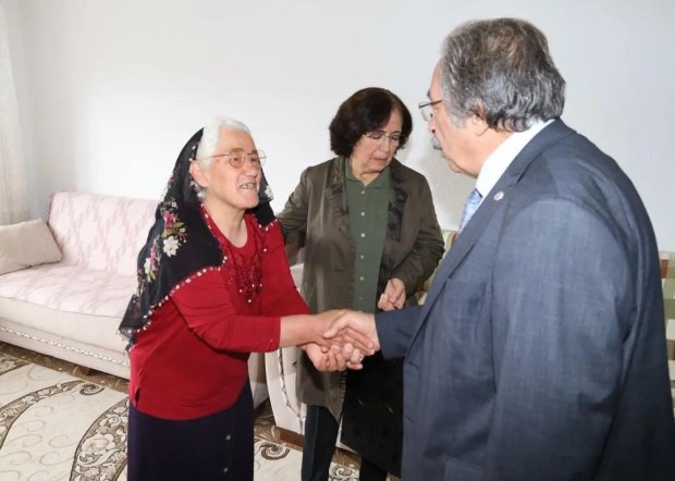 Başkanımız Anneler Günü Münasebetiyle Fedakar Annelerimizi Evlerinde Ziyaret Etti