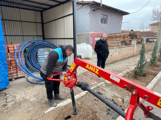 Belediyemiz, pazar günü de ağaç dikim çalışmalarını yoğun bir şekilde sürdürdü.