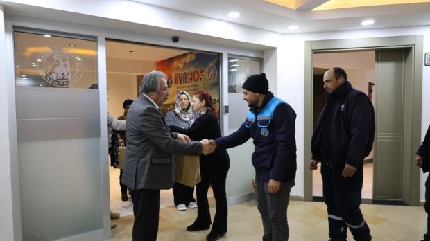 BELEDİYE BAŞKANIMIZ PERSONELLERİMİZİN YENİ YILINI KUTLADI