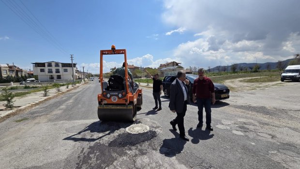 HAVALARIN MÜSAİT OLMASIYLA BİRLİKTE YOL TAMİRAT VE ONARIM ÇALIŞMALARI İÇİN HAREKETE GEÇİLDİ
