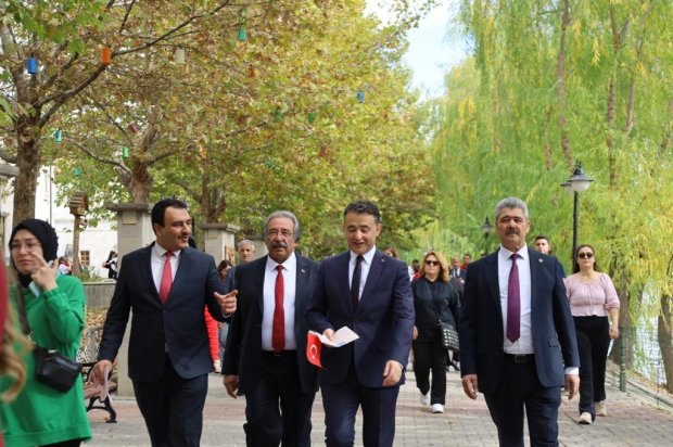 Cumhuriyetimizin 102. yılı etkinlikleri kapsamında, Avanos Mutlu Çocuk Anaokulu tarafından Cumhuriyet Korteji Yürüyüşü ve Çocuk Şenliği etkinliği düzenlendi.