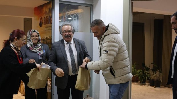 BELEDİYE BAŞKANIMIZ PERSONELLERİMİZİN YENİ YILINI KUTLADI