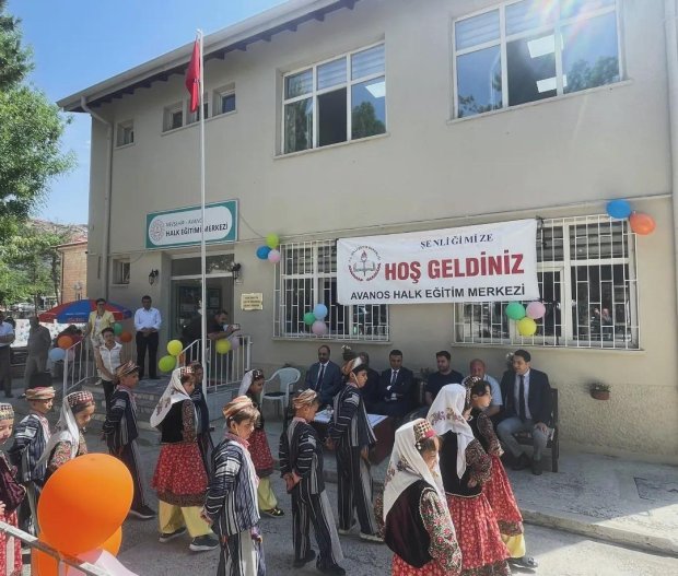 Hayat Boyu Öğrenme Haftası Etkinlikleri Kapsamında Yıl Sonu Sergisi Açılışı Yapıldı