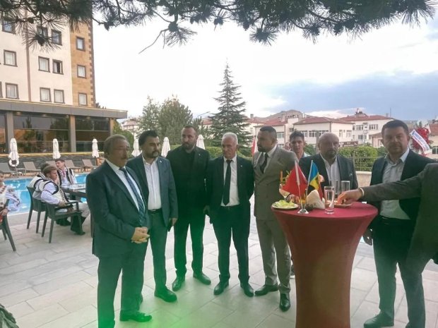 Belediye Başkanımız Mustafa Kenan Sarıtaş MHP Belediye Meclis üyesi Vedat Elma ile birlikte Moldova Nevşehir Fahri Konsolosu Uğurhan Şaşmaz beyin Konsolosluk verilme resepsiyonuna katılım sağladılar.
