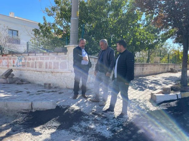 Kapadokya Caddesinde sıcak asfalt yol yapım çalışması cadde sonuna yaklaştı.