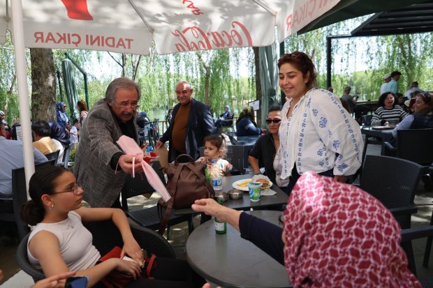 ANNELER GÜNÜ’NE ÖZEL MÜZİK DİNLETİSİ VE CANLI MÜZİK ETKİNLİĞİ YOĞUN KATILIMLA GERÇEKLEŞTİRİLDİ