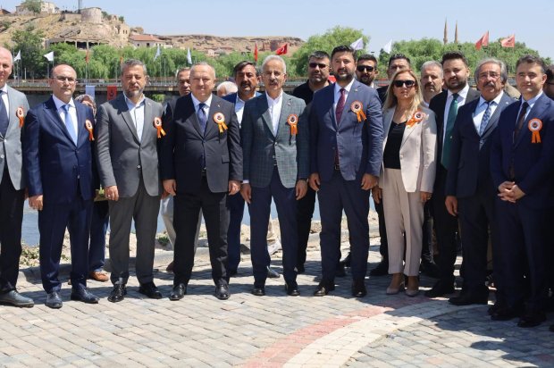 Ulaştırma ve Altyapı Bakanımız Sayın Abdulkadir Uraloğlu’nun katılımlarıyla kapsamlı şekilde restorasyonu tamamlanarak hizmete giren Tarihi Taş Köprümüzün resmi açılışı tören gerçekleştirildi.