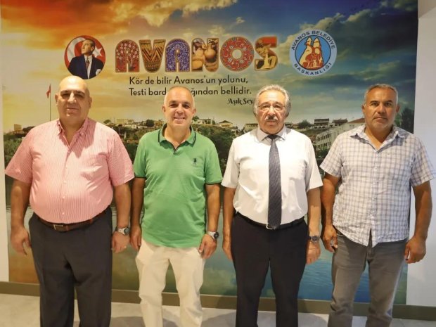 Turizmci Şuayip Güler ve Yılmaz Güler Belediye Başkanımız Mustafa Kenan Sarıtaş'ı makamında ziyaret ettiler