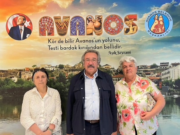 Belediye Başkanımız Mustafa Kenan Sarıtaş'ı ziyarete gelen hemşehrilerimize nazik ziyaretleri için teşekkür ederiz.