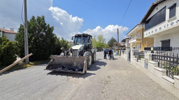 HAVALARIN MÜSAİT OLMASIYLA BİRLİKTE YOL TAMİRAT VE ONARIM ÇALIŞMALARI İÇİN HAREKETE GEÇİLDİ