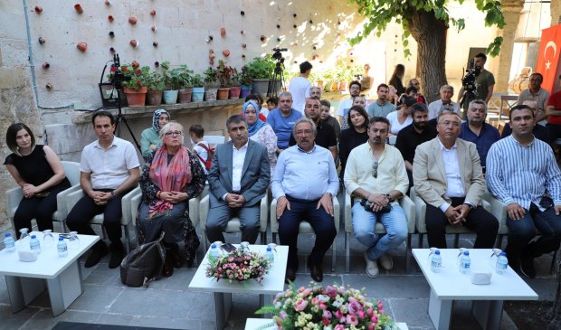 Nevşehir Hacı Bektaş Veli Üniversitesi (NEVÜ) bünyesinde kurulan Bilim İletişim Ofisi tarafından düzenlenen "Bilim Kafe" etkinliğinin ilki gerçekleştirildi.