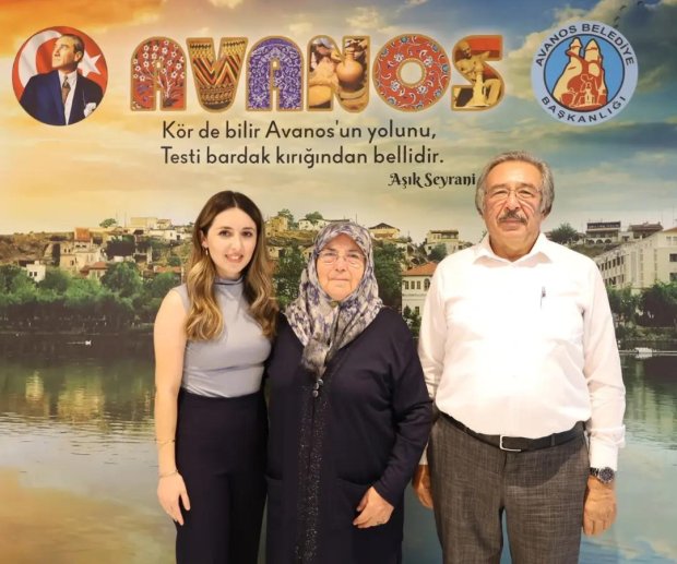 Değerli Teyzemiz Ayşe Karakaş ve Avukat Aydan Eser Belediye Başkanımız Mustafa Kenan Sarıtaş'ı makamında ziyaret ettiler, nazik ziyaretleri hoş sohbetleri için teşekkür ederiz.