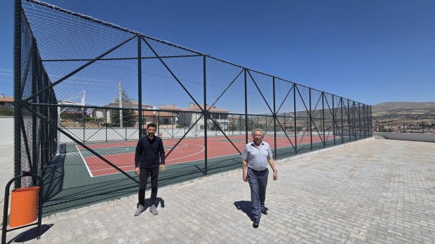 16 DERSLİKLİ YENİ KIZ MESLEKİ VE TEKNİK ANADOLU LİSEMİZ
