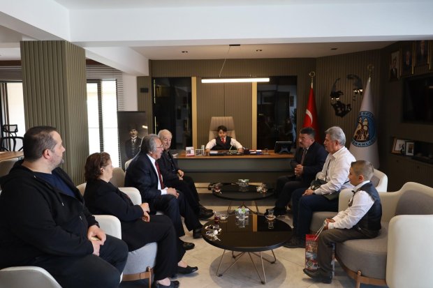 23 Nisan Ulusal Egemenlik ve Çocuk Bayramı kapsamında, Belediye Başkanımız Sayın Mustafa Kenan Sarıtaş, başkanlık koltuğunu sembolik olarak çocuklara devretti.
