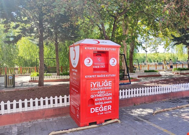 Avanos Belediye Başkanlığı, Türk Kızılay Nevşehir Şubesi ve Kızılay Lojiştik işbirliği protokolü kapsamında 8 noktaya kıyafet bağış kutuları yerleştirildi.