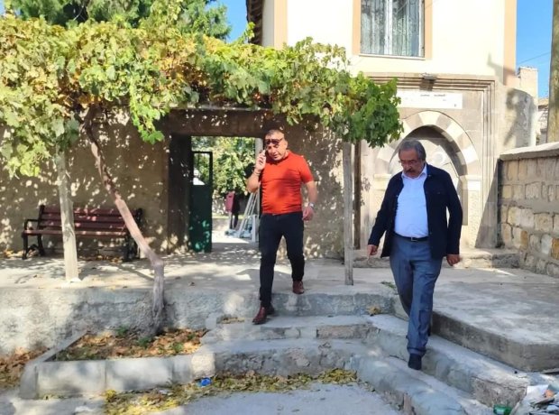 Belediye Başkanımız Mustafa Kenan Sarıtaş, Alaaddin Cami tuvaletinde devam eden tadilat çalışmasını yerinde inceledi.