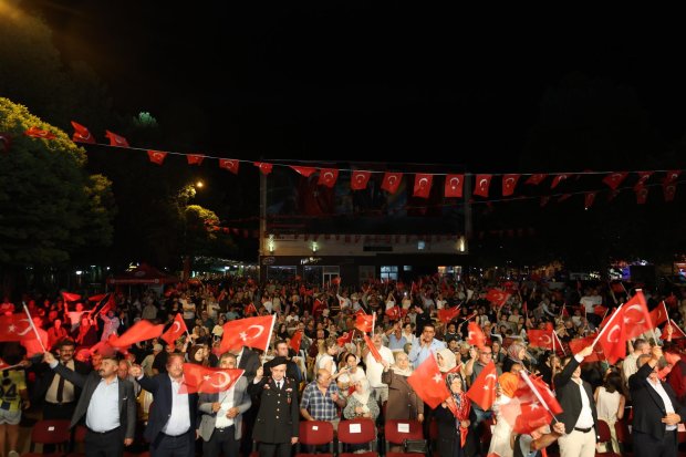 15 TEMMUZ DEMOKRASİ VE MİLLÎ BİRLİK GÜNÜ, İLÇEMİZDE BÜYÜK BİR COŞKU VE ANLAM YÜKLÜ BİR PROGRAMLA ANILDI