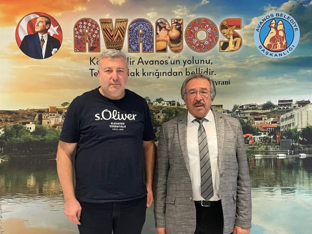 Hemşehrimiz Cengiz Güneren, Belediye Başkanımız Mustafa Kenan Sarıtaş'ı makamında ziyaret ettiler.
