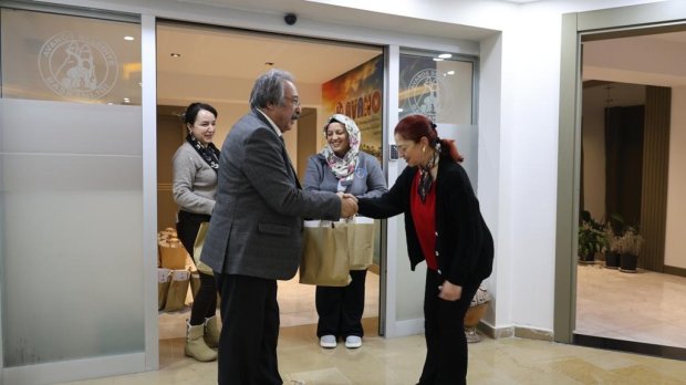 BELEDİYE BAŞKANIMIZ PERSONELLERİMİZİN YENİ YILINI KUTLADI