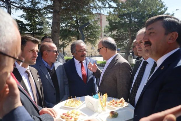 Belediye Başkanımız Sayın Mustafa Kenan Sarıtaş, Nevşehir Vilayetler Evi'nde gerçekleştirilen il protokolü bayramlaşma programına katıldı.
