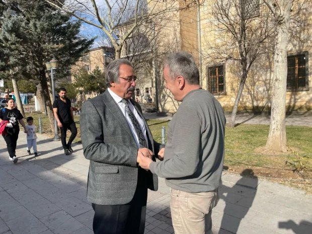 Belediye Başkanımız Sn. Mustafa Kenan Sarıtaş, çarşı merkezinde vatandaşlarımızla bir araya gelerek sohbet etti.