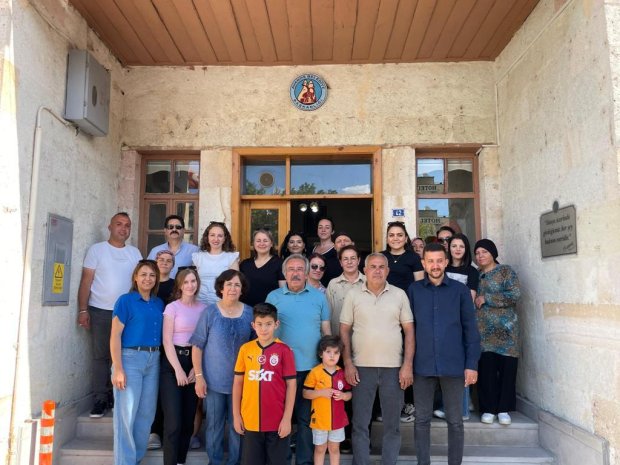 Belediye Başkanımız Sayın Mustafa Kenan Sarıtaş, Muharrem Ayı’nın manevi iklimi dolayısıyla Avanos Çarşı Meydanı’nda vatandaşlarımıza aşure ikramında bulundu.