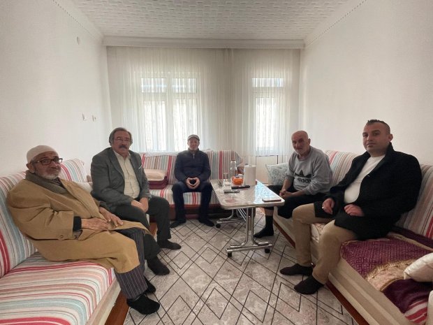 Cebrail Taşer abimizi evinde ziyaret ederek geçmiş olsun dileklerimizi ilettik.