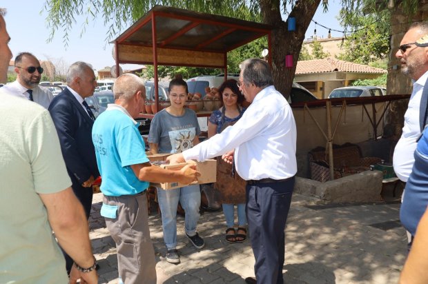 Tarihi Avanos Taşköprümüzün resmi açılış töreni dolayısıyla, Belediye Başkanımız Sayın Mustafa Kenan Sarıtaş'ın özel olarak hazırlattığı aşureler halkımıza ikram edildi.